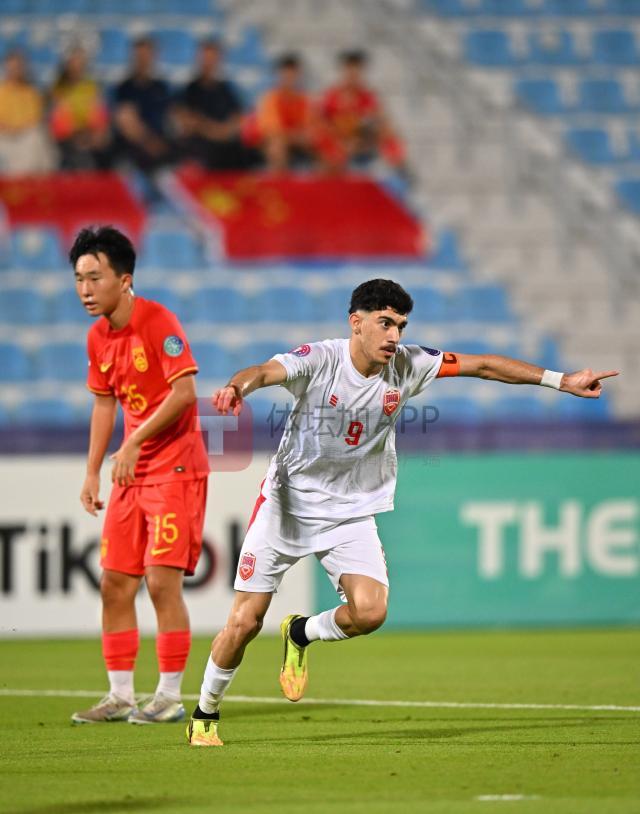 1792735380133046391.jpg 巴林9号侯赛因上演帽子戏法.jpg